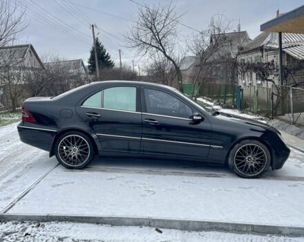 Черный Мерседес Ц-Класс, объемом двигателя 2.7 л и пробегом 283 тыс. км за 4500 $, фото 2 на Automoto.ua