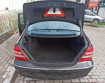 Черный Мерседес Ц-Класс, объемом двигателя 2.2 л и пробегом 350 тыс. км за 3000 $, фото 7 на Automoto.ua