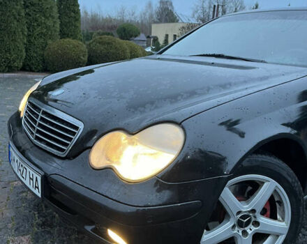 Черный Мерседес Ц-Класс, объемом двигателя 1.8 л и пробегом 251 тыс. км за 3900 $, фото 12 на Automoto.ua