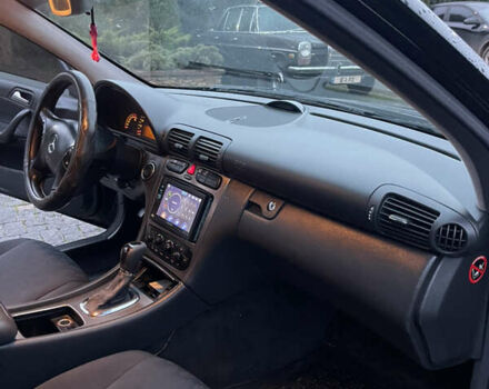 Черный Мерседес Ц-Класс, объемом двигателя 1.8 л и пробегом 251 тыс. км за 3900 $, фото 26 на Automoto.ua