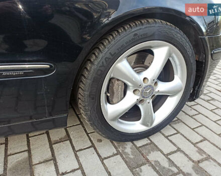 Черный Мерседес Ц-Класс, объемом двигателя 2.2 л и пробегом 350 тыс. км за 3000 $, фото 5 на Automoto.ua