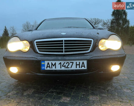 Черный Мерседес Ц-Класс, объемом двигателя 1.8 л и пробегом 251 тыс. км за 3900 $, фото 14 на Automoto.ua