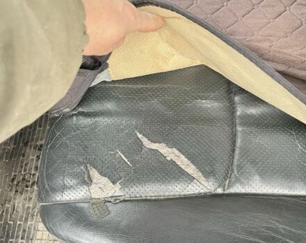 Черный Мерседес Ц-Класс, объемом двигателя 2.7 л и пробегом 283 тыс. км за 4500 $, фото 13 на Automoto.ua