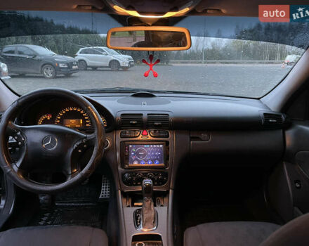 Черный Мерседес Ц-Класс, объемом двигателя 1.8 л и пробегом 251 тыс. км за 3900 $, фото 23 на Automoto.ua