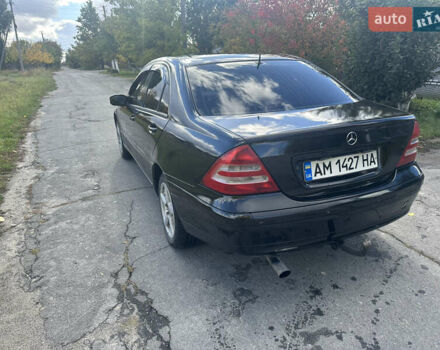 Мерседес Ц-Клас 2003 у Брусилове на Automoto.ua Чорний Мерседес Ц-Клас, об'ємом двигуна 1.8 л та пробігом 250 тис. км за 4000 $, фото 4 на Automoto.ua