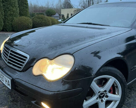 Черный Мерседес Ц-Класс, объемом двигателя 1.8 л и пробегом 251 тыс. км за 3900 $, фото 11 на Automoto.ua