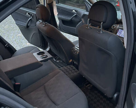 Черный Мерседес Ц-Класс, объемом двигателя 1.8 л и пробегом 251 тыс. км за 3900 $, фото 24 на Automoto.ua