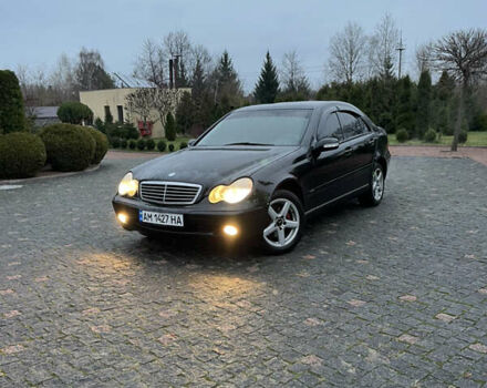 Черный Мерседес Ц-Класс, объемом двигателя 1.8 л и пробегом 251 тыс. км за 3900 $, фото 1 на Automoto.ua