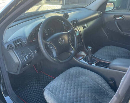 Черный Мерседес Ц-Класс, объемом двигателя 2.15 л и пробегом 300 тыс. км за 4950 $, фото 11 на Automoto.ua