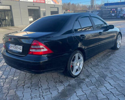 Черный Мерседес Ц-Класс, объемом двигателя 2.15 л и пробегом 300 тыс. км за 4950 $, фото 6 на Automoto.ua