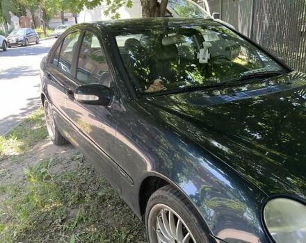 Чорний Мерседес Ц-Клас, об'ємом двигуна 1.8 л та пробігом 140 тис. км за 5500 $, фото 1 на Automoto.ua