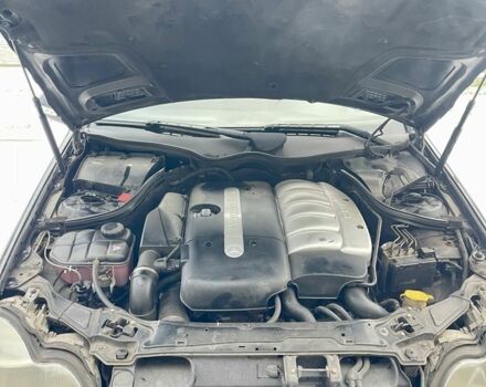 Черный Мерседес Ц-Класс, объемом двигателя 2.7 л и пробегом 283 тыс. км за 4500 $, фото 15 на Automoto.ua