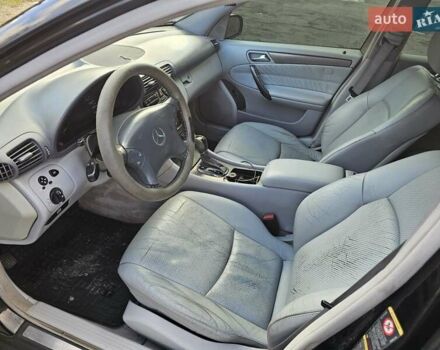 Черный Мерседес Ц-Класс, объемом двигателя 1.8 л и пробегом 338 тыс. км за 4500 $, фото 24 на Automoto.ua