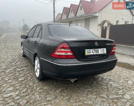 Чорний Мерседес Ц-Клас, об'ємом двигуна 1.8 л та пробігом 353 тис. км за 5999 $, фото 12 на Automoto.ua