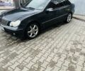 Мерседес Ц-Клас 2004 у Рахове на Automoto.ua Чорний Мерседес Ц-Клас, об'ємом двигуна 1.8 л та пробігом 320 тис. км за 5000 $, фото 1 на Automoto.ua
