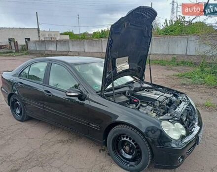 Черный Мерседес Ц-Класс, объемом двигателя 1.8 л и пробегом 288 тыс. км за 5000 $, фото 3 на Automoto.ua