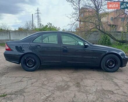 Черный Мерседес Ц-Класс, объемом двигателя 1.8 л и пробегом 288 тыс. км за 5000 $, фото 25 на Automoto.ua