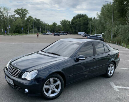 Мерседес Ц-Класс 2004 в Киеве на Automoto.ua Черный Мерседес Ц-Класс, объемом двигателя 1.8 л и пробегом 195 тыс. км за 6600 $, фото 3 на Automoto.ua