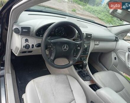 Черный Мерседес Ц-Класс, объемом двигателя 1.8 л и пробегом 288 тыс. км за 5000 $, фото 16 на Automoto.ua