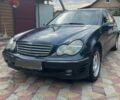 Чорний Мерседес Ц-Клас, об'ємом двигуна 2.2 л та пробігом 320 тис. км за 5300 $, фото 1 на Automoto.ua