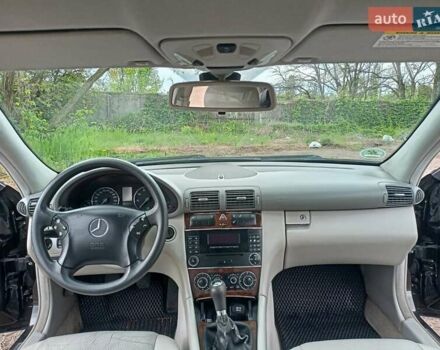 Черный Мерседес Ц-Класс, объемом двигателя 1.8 л и пробегом 288 тыс. км за 5000 $, фото 10 на Automoto.ua