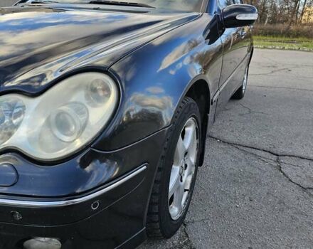 Черный Мерседес Ц-Класс, объемом двигателя 1.8 л и пробегом 338 тыс. км за 4500 $, фото 2 на Automoto.ua