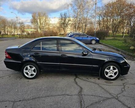 Черный Мерседес Ц-Класс, объемом двигателя 1.8 л и пробегом 338 тыс. км за 4500 $, фото 11 на Automoto.ua
