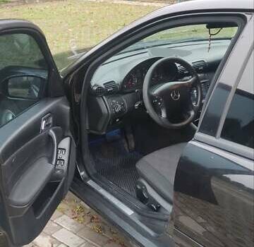 Чорний Мерседес Ц-Клас, об'ємом двигуна 2.2 л та пробігом 269 тис. км за 5850 $, фото 13 на Automoto.ua