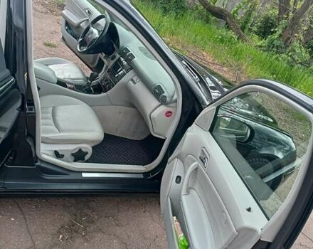 Черный Мерседес Ц-Класс, объемом двигателя 1.8 л и пробегом 288 тыс. км за 5000 $, фото 11 на Automoto.ua