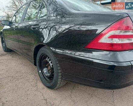 Черный Мерседес Ц-Класс, объемом двигателя 1.8 л и пробегом 288 тыс. км за 5000 $, фото 2 на Automoto.ua