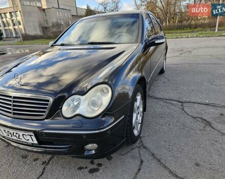 Черный Мерседес Ц-Класс, объемом двигателя 1.8 л и пробегом 338 тыс. км за 4500 $, фото 4 на Automoto.ua