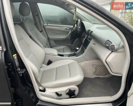 Чорний Мерседес Ц-Клас, об'ємом двигуна 1.8 л та пробігом 353 тис. км за 5999 $, фото 20 на Automoto.ua