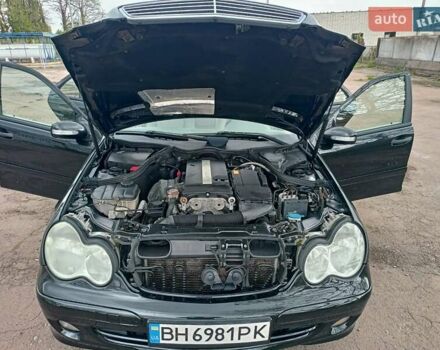 Черный Мерседес Ц-Класс, объемом двигателя 1.8 л и пробегом 288 тыс. км за 5000 $, фото 8 на Automoto.ua