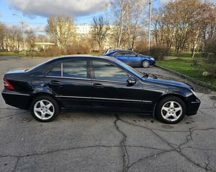Черный Мерседес Ц-Класс, объемом двигателя 1.8 л и пробегом 338 тыс. км за 4500 $, фото 10 на Automoto.ua