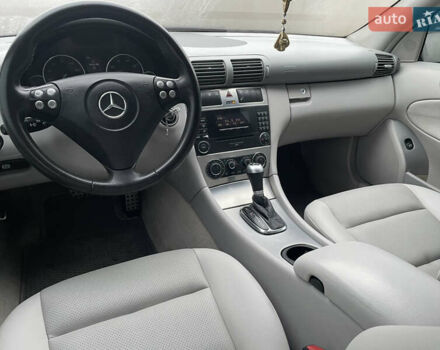 Чорний Мерседес Ц-Клас, об'ємом двигуна 1.8 л та пробігом 353 тис. км за 5999 $, фото 22 на Automoto.ua