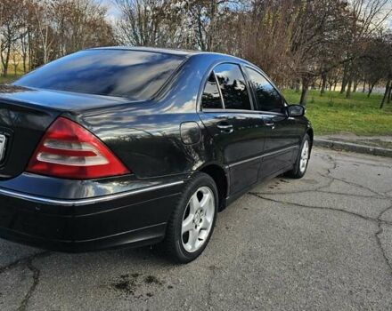Черный Мерседес Ц-Класс, объемом двигателя 1.8 л и пробегом 338 тыс. км за 4500 $, фото 13 на Automoto.ua