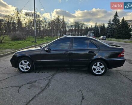 Черный Мерседес Ц-Класс, объемом двигателя 1.8 л и пробегом 338 тыс. км за 4500 $, фото 21 на Automoto.ua