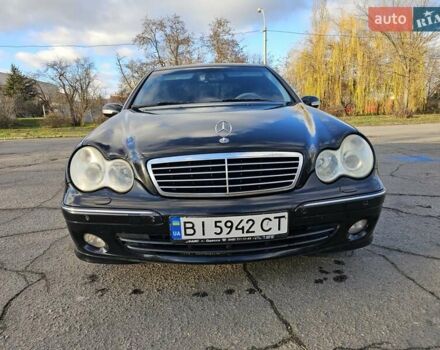 Черный Мерседес Ц-Класс, объемом двигателя 1.8 л и пробегом 338 тыс. км за 4500 $, фото 6 на Automoto.ua