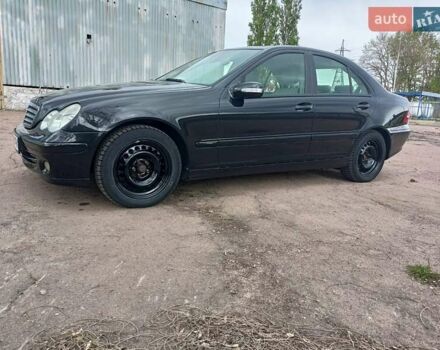 Черный Мерседес Ц-Класс, объемом двигателя 1.8 л и пробегом 288 тыс. км за 5000 $, фото 32 на Automoto.ua