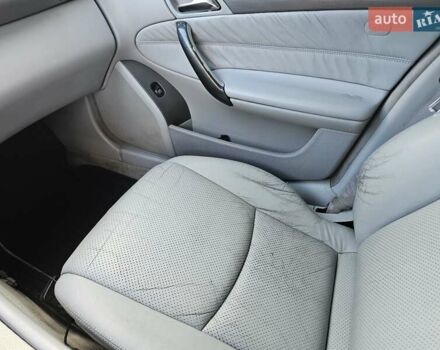 Черный Мерседес Ц-Класс, объемом двигателя 1.8 л и пробегом 338 тыс. км за 4500 $, фото 31 на Automoto.ua