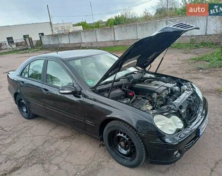 Черный Мерседес Ц-Класс, объемом двигателя 1.8 л и пробегом 288 тыс. км за 5000 $, фото 4 на Automoto.ua