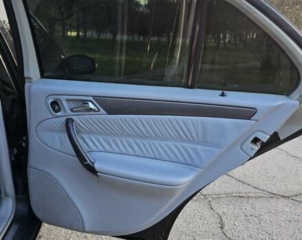 Черный Мерседес Ц-Класс, объемом двигателя 1.8 л и пробегом 338 тыс. км за 4500 $, фото 45 на Automoto.ua