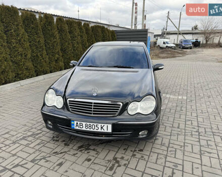 Черный Мерседес Ц-Класс, объемом двигателя 1.8 л и пробегом 270 тыс. км за 6800 $, фото 1 на Automoto.ua