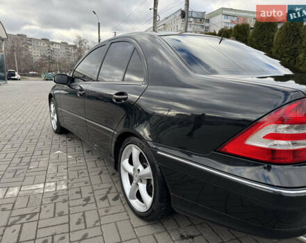 Черный Мерседес Ц-Класс, объемом двигателя 1.8 л и пробегом 270 тыс. км за 6800 $, фото 11 на Automoto.ua