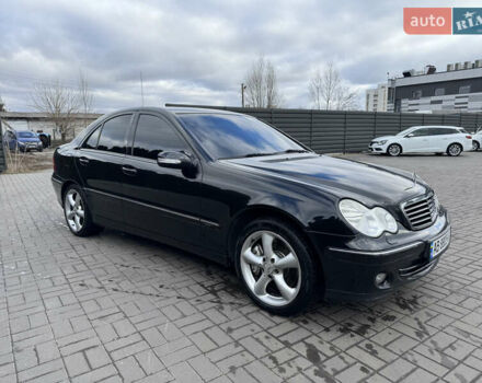 Черный Мерседес Ц-Класс, объемом двигателя 1.8 л и пробегом 270 тыс. км за 6800 $, фото 3 на Automoto.ua