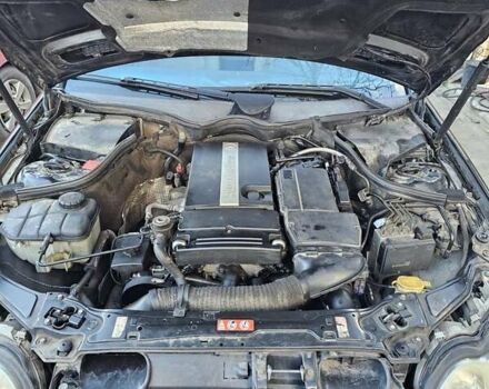 Черный Мерседес Ц-Класс, объемом двигателя 1.8 л и пробегом 338 тыс. км за 4500 $, фото 57 на Automoto.ua