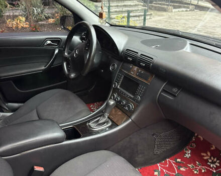 Черный Мерседес Ц-Класс, объемом двигателя 1.8 л и пробегом 280 тыс. км за 5700 $, фото 4 на Automoto.ua