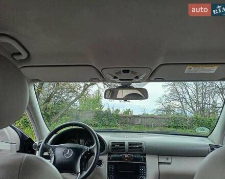 Черный Мерседес Ц-Класс, объемом двигателя 1.8 л и пробегом 288 тыс. км за 5000 $, фото 9 на Automoto.ua