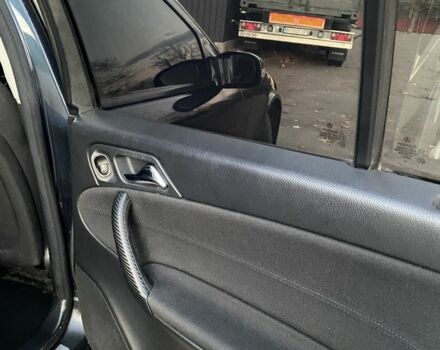 Мерседес Ц-Класс 2004 в Балте на Automoto.ua Черный Мерседес Ц-Класс, объемом двигателя 1.8 л и пробегом 302 тыс. км за 6100 $, фото 3 на Automoto.ua