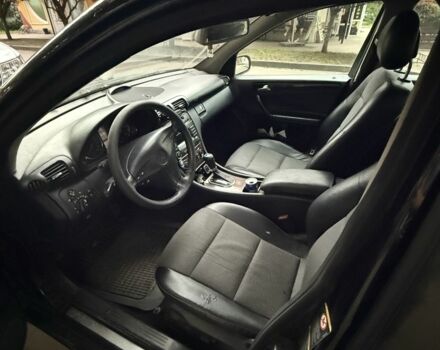 Черный Мерседес Ц-Класс, объемом двигателя 2.2 л и пробегом 357 тыс. км за 1700 $, фото 4 на Automoto.ua